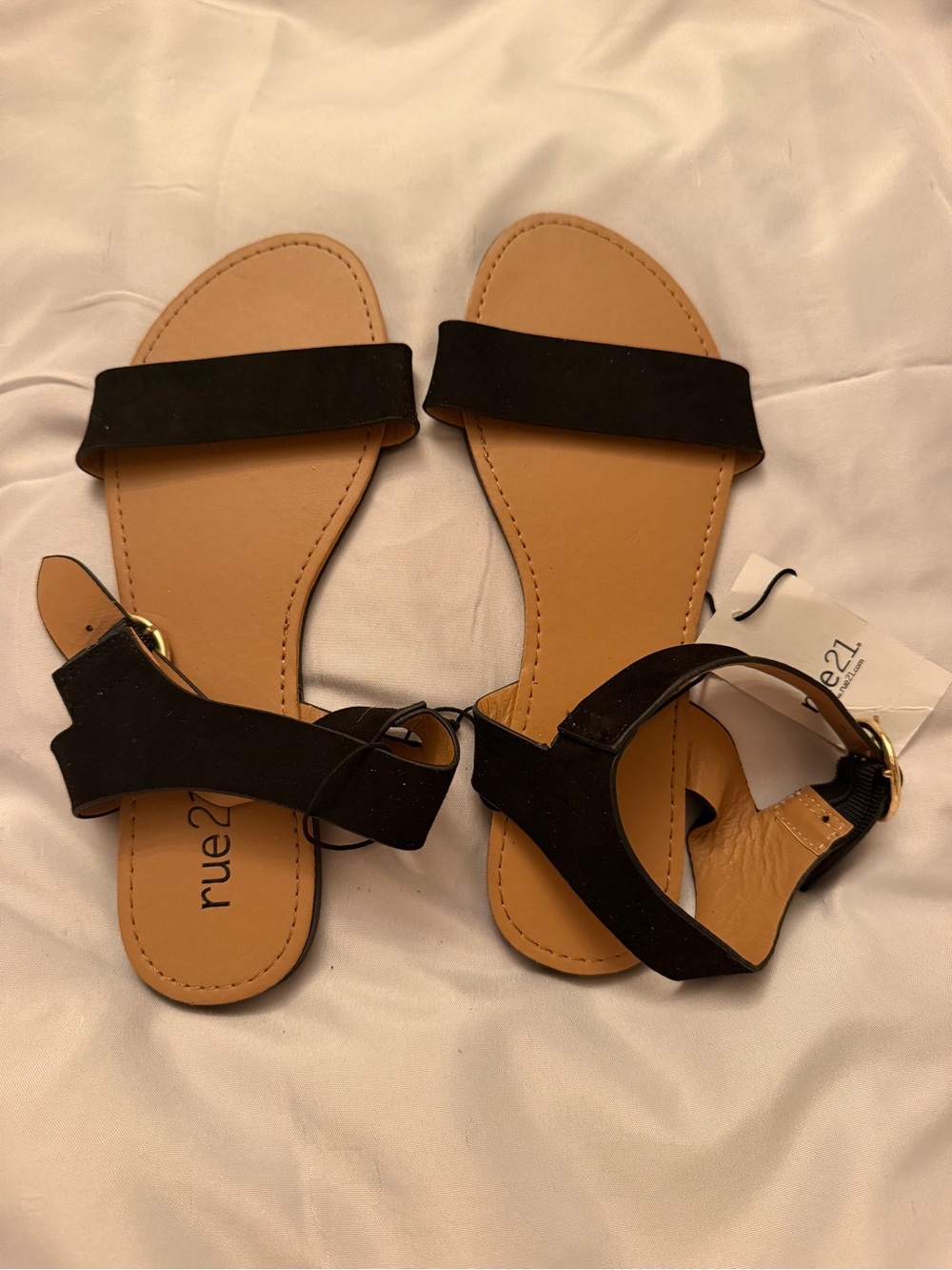 Rue21 Black Flat Sandals – Brand New With Tags 🖤